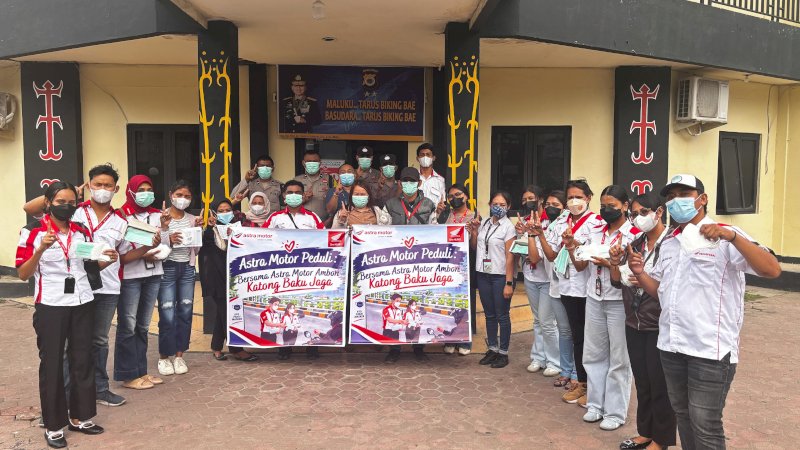 Astra Motor Ambon mengusung semangat &ldquo;Katong Baku Jaga&rdquo; dalam kegiatan pembagian masker gratis kepada masyarakat di kawasan Gong Perdamaian Ambon, Kamis (15/10/2026), sebagai ajakan memperkuat kepedulian dan solidaritas di tengah kabut asap.