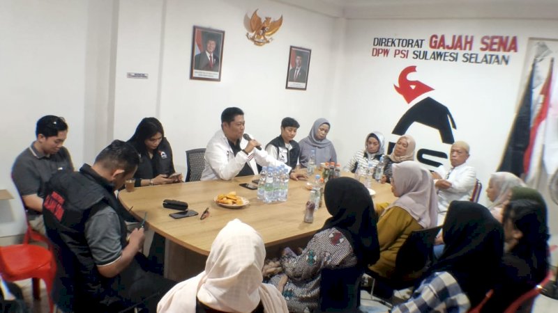 Ketua Direktorat Gajah Sena DPW PSI Sulawesi Selatan, Ir. Budi Dumais, memimpin konsolidasi internal untuk mematangkan kepengurusan Divisi Srikandi dan Bidang Pemilih Pemula sebagai bagian dari penguatan struktur organisasi partai.