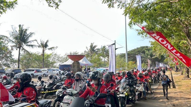Ribuan bikers Honda dari berbagai wilayah Sulawesi hingga Maluku menghadiri Honda Bikers Day 2026 Regional Sulawesi di Pantai Akkarena, Makassar, Sabtu (17/10/2026). Kegiatan tersebut diikuti sekitar 3.000 bikers dan lebih dari 5.000 pengunjung umum.