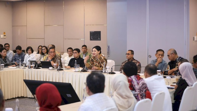 Otoritas Jasa Keuangan (OJK) bersama Self-Regulatory Organizations (SRO) menggelar dialog konsolidasi dengan pelaku pasar modal di Bursa Efek Indonesia, Jakarta, Minggu (18/10/2026). Dalam forum tersebut, OJK menegaskan bahwa pengenaan denda administratif senilai total Rp2,1 triliun merupakan bagian dari proses pemeriksaan terhadap pelanggaran pasar modal.