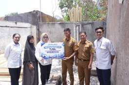 Pelindo Regional 4 Salurkan Bantuan Material Bangunan ke Korban Kebakaran di Makassar