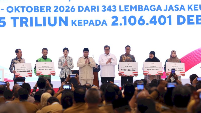 Presiden Prabowo Subianto menghadiri Rakornas TPAKD 2026 di Jakarta, Kamis (22/10/2026). Dalam kegiatan tersebut, Sulawesi Selatan dan Kabupaten Kepulauan Selayar meraih TPAKD Award 2026 untuk kategori provinsi dan kabupaten terbaik di wilayah Sulawesi.