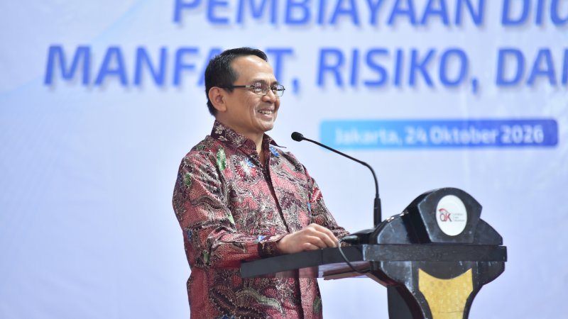 Kepala Eksekutif Pengawas PVML OJK, Agusman, menyampaikan materi mengenai manfaat, risiko, dan prospek pembiayaan digital dalam kegiatan OJK Mengajar 2026 di Indonesia Banking School, Jakarta, Sabtu (24/10/2026).
