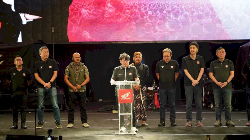 Chief Executive Astra Motor Robien Tony menyampaikan sambutan pada puncak Honda Bikers Day 2026 di Ambarawa, Jawa Tengah, Sabtu (24/10/2026). Kegiatan tersebut dihadiri 21.868 bikers dari berbagai daerah di Indonesia.
