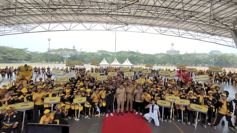 Acara pelepasan kontingen Kota Makassar yang dilaksanakan Komite Olahraga Nasional Indonesia (KONI) Kota Makassar di Lapangan Karebosi, Jalan Ahmad Yani, Makassar, Selasa (27/10/2026). (Dok Rakyatku)