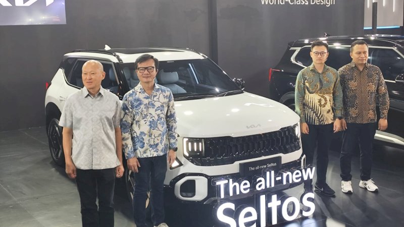 Kia Sales Indonesia menghadirkan The all-new Seltos, The all-new Carens, dan The new Sonet dalam GIIAS Makassar 2026. Kia menawarkan harga kendaraan mulai Rp266 juta, voucher BBM hingga Rp9 juta, serta sejumlah keuntungan pembelian selama pameran.