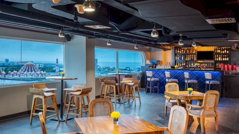 Aston Makassar Hotel & Convention Center menghadirkan The Morning Table, paket sarapan buffet dengan harga mulai Rp50.000 per orang. Program ini menawarkan tiga pilihan menu Nusantara dan Western serta paket khusus akhir pekan dengan konsep live cooking.