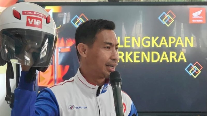 Karyawan PT Cargill Indonesia mengikuti edukasi safety riding dari Astra Motor Sulawesi Selatan di Makassar, Rabu (28/10/2026). Selain menerima materi keselamatan berkendara, peserta juga berkesempatan mencoba langsung sepeda motor listrik Honda CUV-e.