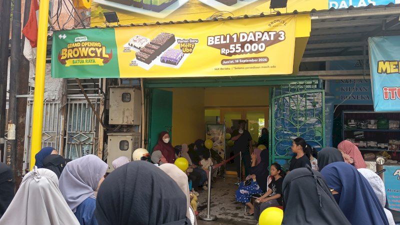 Masyarakat padati pembukaan outlet ke-27 Browcyl di jalan Batua Raya