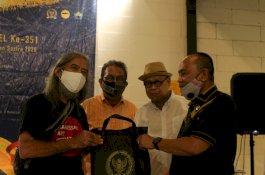 Ajiep Padindang Hadiri Peluncuran Bersama Buku Sastra di Hari Jadi Ke-351 Sulsel