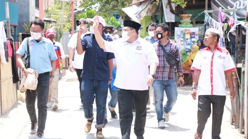 Munafri Arifuddin menyapa warga Pulau Barang Caddi, Kamis (8/10/2020).