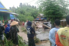 Pemkab Enrekang Kirim Relawan ke Lokasi Bencana Banjir Sulsel