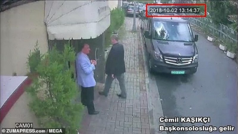 Detik-detik saat Jamal Khashoggi memasuki gedung konsulat Arab Saudi di Turki.