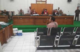 Tak Ada Hakim Pengganti, Penundaan Sidang Abu Tours Langgar Pasal 198 KUHAP?