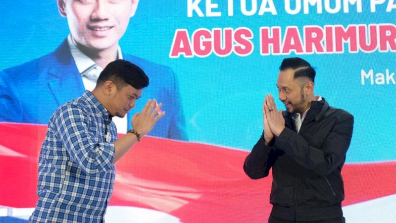 Adnan Purichta Ichsan (kiri) saat bertemu Agus Harimurti Yudhoyono di Kota Makassar, Rabu (25/11/2020).