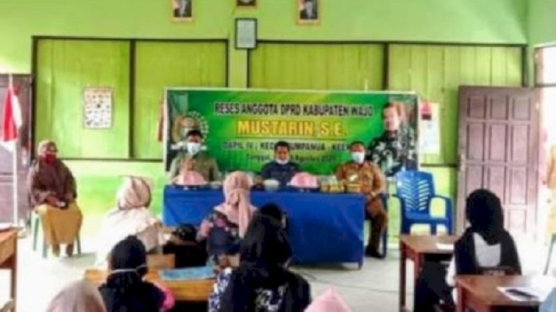 Anggota DPRD Wajo Komisi IV, Mustarin, turun ke dapilnya, Kecamatan Pitumpanua dan Keera, melakukan reses di Desa Lompo Bulo dan Desa Lompoloang, Rabu (19/8/2020). 