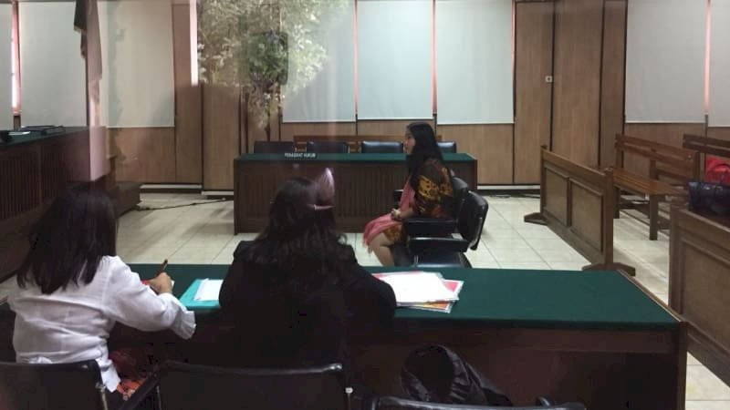 Mantan staf Ahok, Ririn saat bersaksi kasus perselingkuhan Veronica di PN Jakarta Utara, Rabu (28/2/2018). Sumber: Kumparan.