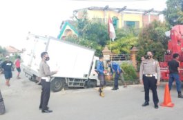 Truk Boks Seruduk Motor Akibat Memotong Jalan di Wajo, Begini Kondisi Korban