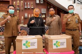 Aliyah Mustika Ilham Serahkan 2 Ventilator ke Pemkab Bantaeng