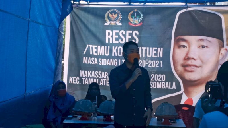 Anggota DPRD Sulsel, Andre Prasetyo Tanta, menyerap aspirasi warga Kelurahan Maccini Sombala, Kecamatan Tamalate, Rabu (4/11/2020). 