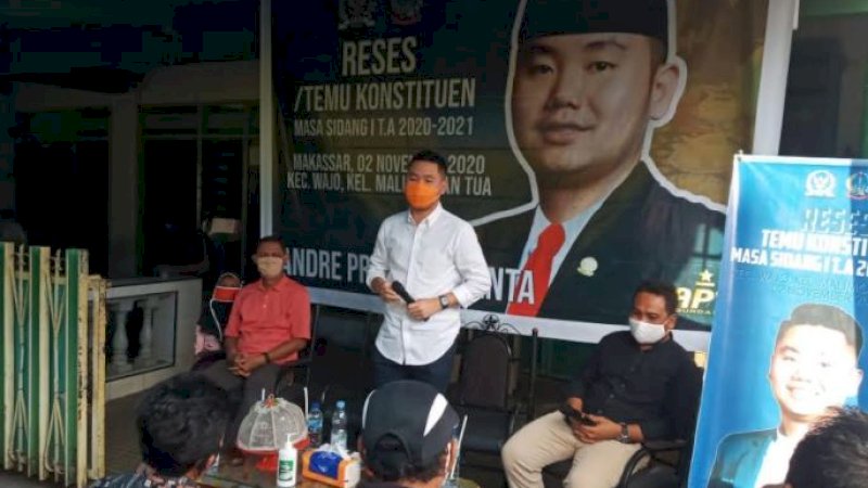 Anggota DPRD Sulsel, Andre Prasetyo Tanta (APT) menggelar reses di Jalan Salemo, Kelurahan Malimongan Tua, Kecamatan Wajo, Kota Makassar, Senin (2/11/2020).