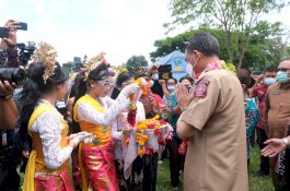 Masuk Desa Kertoraharjo Lutim, Gubernur Sulsel Merasa Berada di Bali