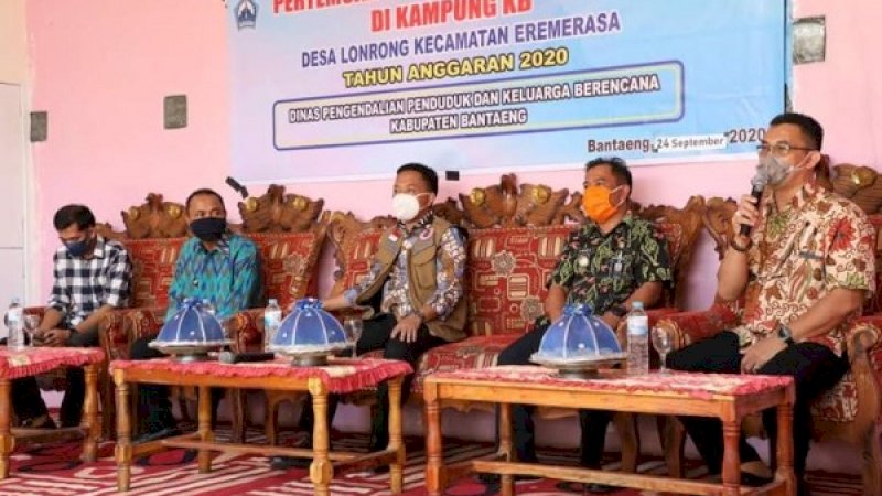Kegiatan ini kembali dihadiri oleh Bupati Bantaeng, Ilham Azikin didampingi Kepala Dinas Pengendalian Penduduk dan KB, Abdi Sam, Kamis (24/9/2020).