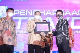 Beri Apresiasi Terbentuknya TPKAD, OJK Beri Penghargaan ke Pemda Barru