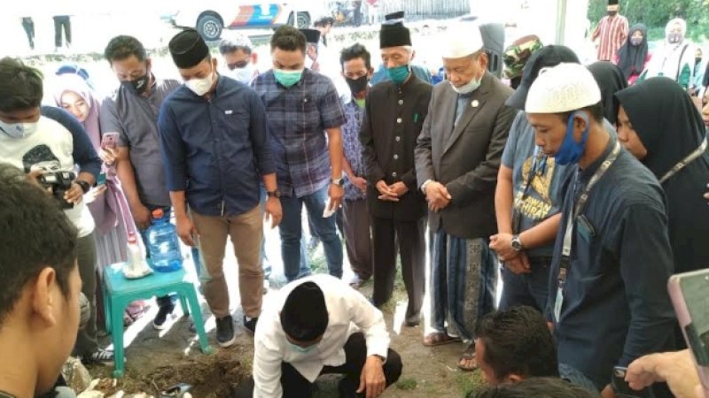 Bupati Barru Letakkan Batu Pertama Pembangunan Rumah Tahfiz Lembaga Relawan Akhirat
