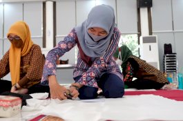 PKK Gowa Belajar Bikin Batik Shibori