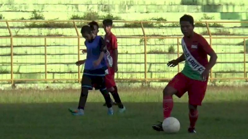 Tim sepak bola di Kota Parepare bermain di Stadion Gelora BJ Habibie.