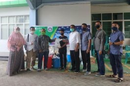 BPJS Ketenagakerjaan Makassar Bagikan Daging Kurban kepada Tukang Bentor dan Ojek