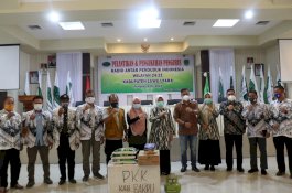 Hasnah Syam Pimpin Rombongan PKK Barru Bawa Bantuan ke Masamba