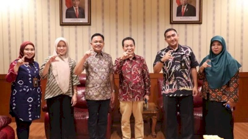 Bupati Bantaeng, Ilham Azikin, menerima kunjungan Ketua Komisi Informasi Provinsi (KIP) Sulawesi Selatan, Pahir Halim, di Ruang Pola Kantor Bupati Bantaeng, Kamis (13/8/2020).