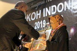 Busana Rancangan Erna Rasyid Taufan Dipamerkan di Malam Anugerah Tokoh Indonesia