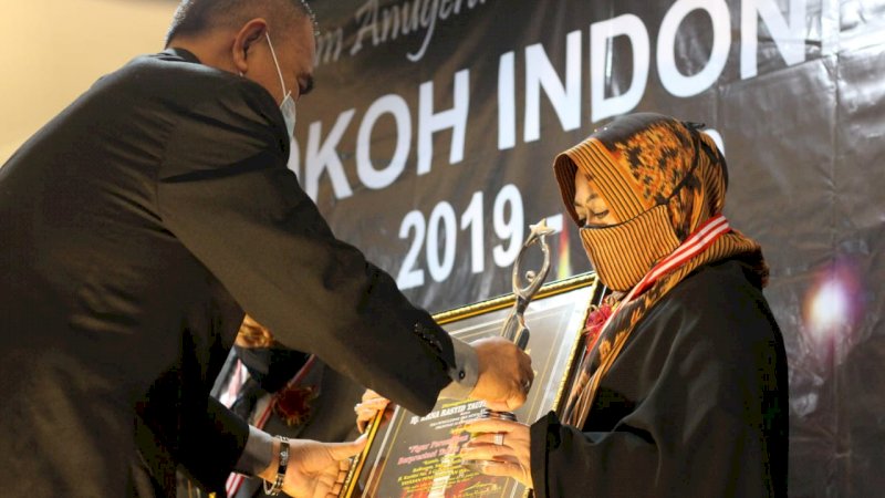 Busana Rancangan Erna Rasyid Taufan Dipamerkan di Malam Anugerah Tokoh Indonesia