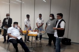 Tak Ada Ketegangan, Canda Tawa Appi-Rahman dan Tim Pendamping Jelang Debat Perdana Pilwali Makassar 2020