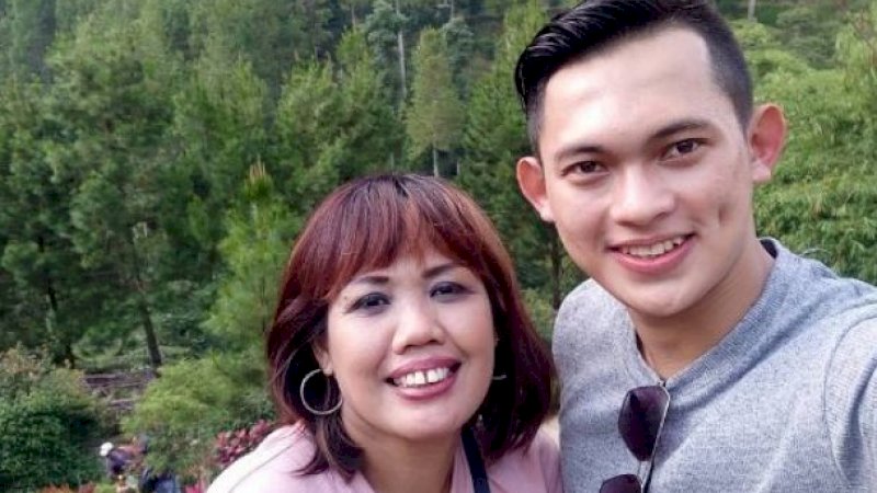 Elly Sugigi dan Irfan Sbaztian.