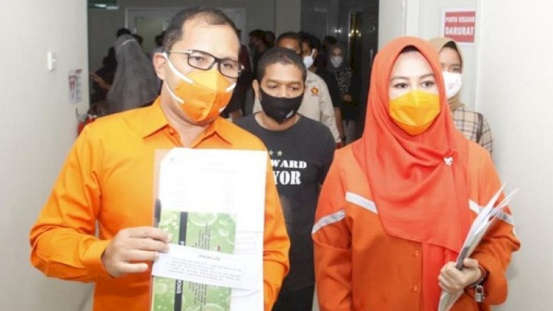Pasangan Mohammad Ramdhan Pomanto-Fatmawati Rusdi (Danny-Fatma) tampil kompak saat menghadiri sosialisasi pemeriksaan kesehatan bakal calon yang akan bertarung di Pilwalkot Makassar 2020.