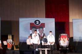 Paling Kuasai Materi Debat, SS-AK Kompak Berbagi Waktu dan Tanpa Baca Teks