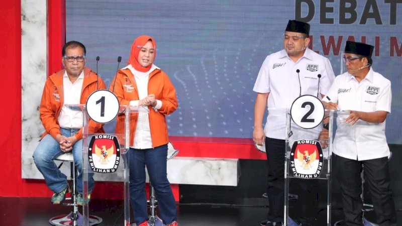 Penampilan Mohammad Ramdhan Pomanto-Fatmawati (Danny-Fatma) pada debat putaran kedua Pilkada Makassar, Selasa malam (24/11/2020). 