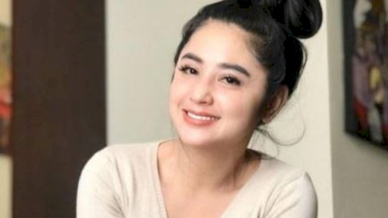 Dihujat karena Goyang Twerking di Sulsel Dewi Perssik Dihujat karena Goyang Twerking di Sulsel Dewi Perssik