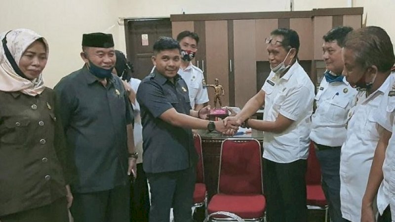 Ketua dan anggota Komisi I DPRD Kabupaten Jeneponto dipimpin oleh Ketua Komisi Islam Iskandar dari Fraksi Demokrat mengunjungi Kabupaten Pinrang, Rabu (5/8/2020).