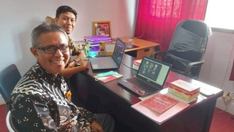 Dua dosen Jurusan Bahasa dan Sastra Indonesia (JBSI) Fakultas Bahasa dan Sastra (FBS) Universitas Negeri Makassar (UNM) melakukan pengabdian di Kabupaten Pinrang pada sepanjang Agustus 2020 ini.