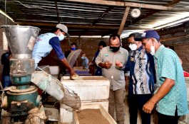 Kunker Hari Kedua di Pinrang, Gubernur Sulsel Lepas Ekspor Kemiri