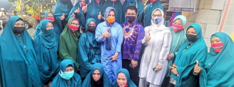 Bersama Emak-emak, Fatmawati Resmikan Posko Relawan di Kelurahan Bira