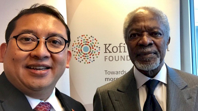 Fadli saat selfie dengan Kofi Annan beberapa waktu lalu. Sumber Foto: Twitter Fadli Zon