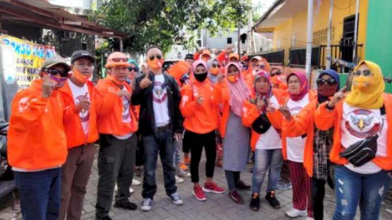 Para pendukung Dokter Taufiqqulhidayat Ande Latif (Onasis), eks bakal calon wali kota Makassar 2020, kini door to door berkampanye untuk menangkan ADAMA'.