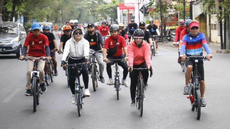 Ahad pagi (20/9/2020), pasangan dari Mohammad Ramdhan "Danny" Pomanto pada Pilwalkot Makassar 2020 ini, ikut meramaikan gowes bareng Rusdin Abdullah (Rudal) Community. 