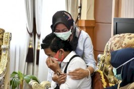 Salurkan Donasi Banjir Masamba, Forum Anak Barru Buat Haru Bupati Lutra